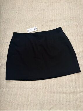 NWT Abercrombie and Fitch black skort